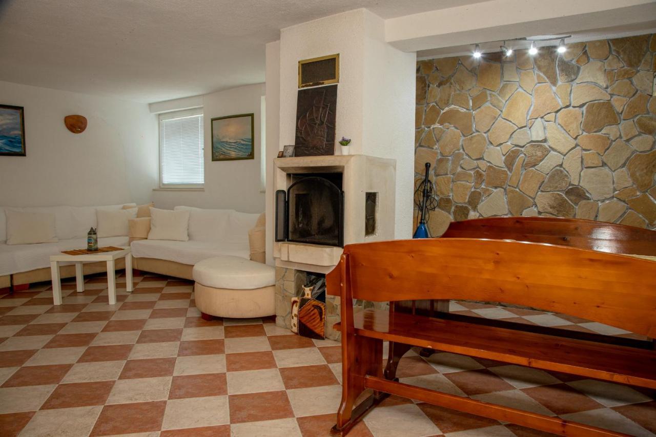 Villa Beni - 4 Bedroom Private House By Flаt Manаger لوزينيتس المظهر الخارجي الصورة