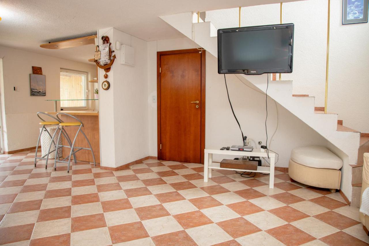 Villa Beni - 4 Bedroom Private House By Flаt Manаger لوزينيتس المظهر الخارجي الصورة